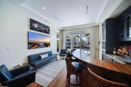 1660 Dolphin Ct, Naples FL 34102-1523 exterior