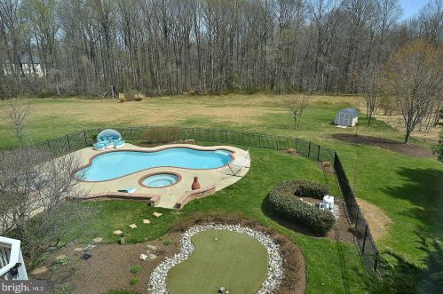 17531 Applewood Pl, Rockville MD 20855-1559 exterior