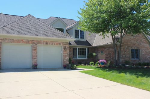 1066 Plantain Ct, Bull Valley, IL 60014-6974