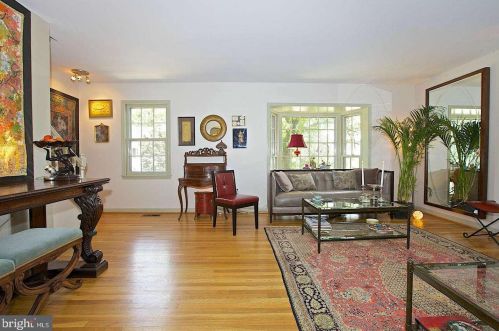 7405 Hallcrest Dr, Mc Lean VA  22102-2911 exterior