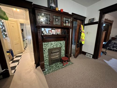 160 Highland Ave, Pittsburgh PA 15229-2715 exterior