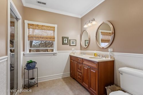 2319 Montrose Ave, Chicago IL 60618-1658 exterior