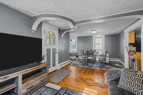 136 Tiogue Ave, Coventry RI 02816-5580 exterior