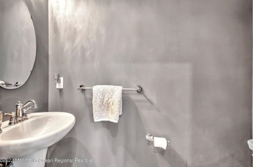 44 Pate Dr, Middletown NJ 07748-1700 exterior