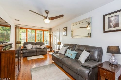 26 Acorn Dr, Clark NJ 07066-2109 exterior