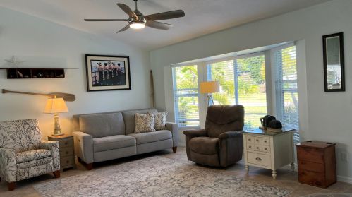 1911 Gaskins Cir, Fort Pierce FL  34952-6640 exterior