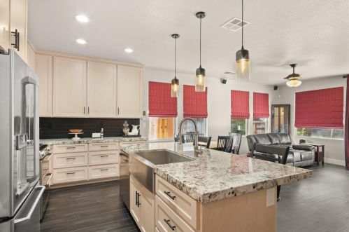 1272 Paseo Belleza, Turlock CA 95382-7396 exterior