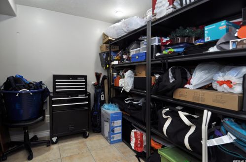 1060 Fallbrook Way, Sandy UT 84094-0719 exterior