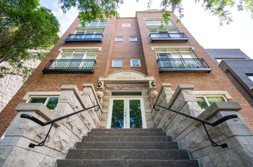 1335 Mohawk St, Chicago IL  60610-7489 exterior