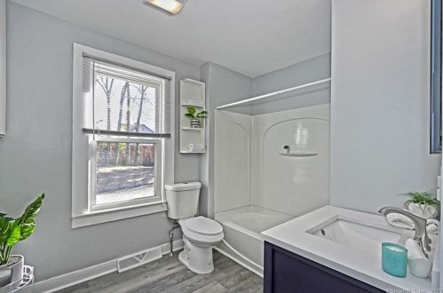 257 Washington St, Wallingford CT 06492-3528 exterior