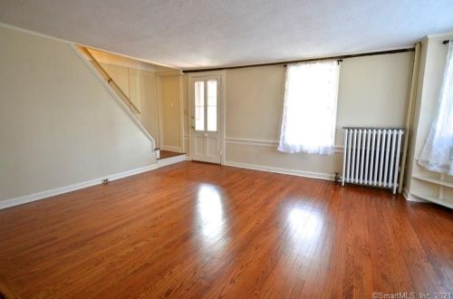 410 Wilton Rd, Ridgefield CT  06877-5533 exterior