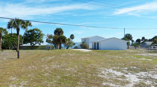 8309 Indian Riv Dr, Fort Pierce FL 34982-7716 exterior