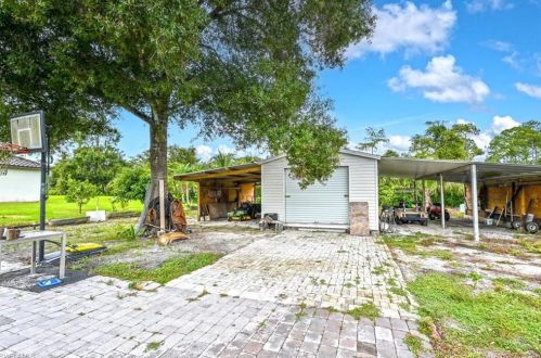 3391 7 Ave, Naples FL 34119-1523 exterior