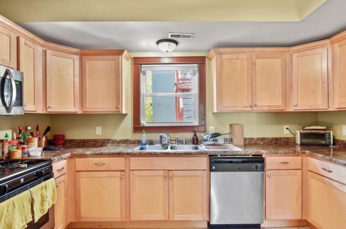 422 Baldwin St, Madison WI 53703-1746 exterior