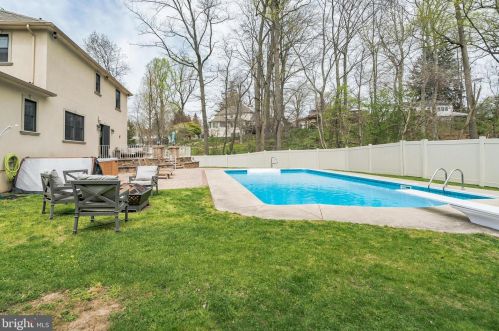 915 Standish Ave, Huntingdon Valley PA 19006-8725 exterior