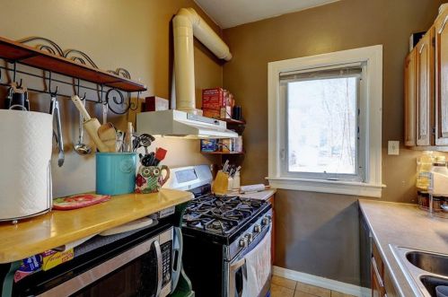 141 Farm St, Woonsocket RI 02895-1107 exterior