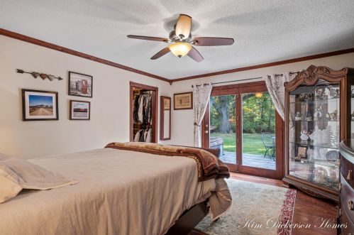 1404 Wolf Lake Rd, Meskegon MI 49442-1948 exterior