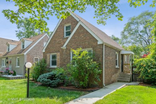 7346 Richmond St, Chicago, IL 60629-3015