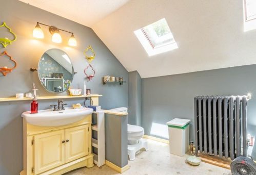 211 Woodbridge St, Manchester CT 06042-2346 exterior