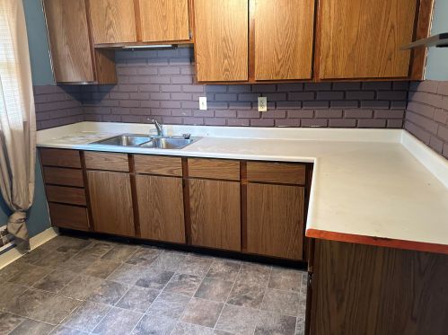 8139 Eggert Pl, Milwaukee, WI 53218-3649