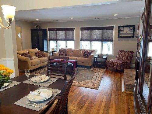 3 Maria Ct, Huntington Station NY 11746-2719 exterior