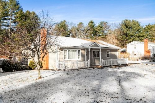 1069 Burt St, Taunton MA 02780-5166 exterior