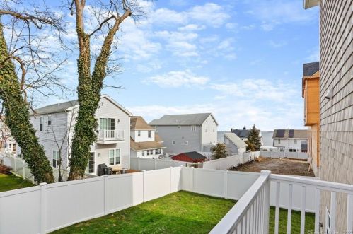 21 Beacher Rd, Milford CT 06460-7701 exterior