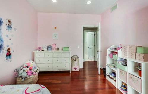 579 Hawthorne Pl, Chicago IL  60657-2922 exterior