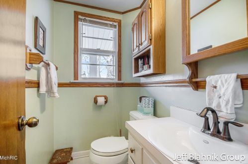 1808 Diamond Ave, Grand Rapids MI 49505-4815 exterior