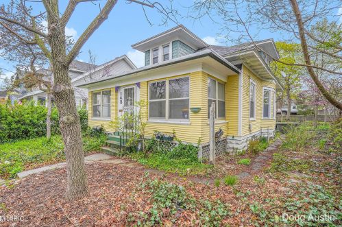 148 Indiana Ave, Grand Rapids, MI 49504-5665