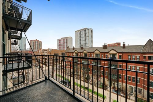 221 Cullerton St, Chicago IL  60616-1306 exterior