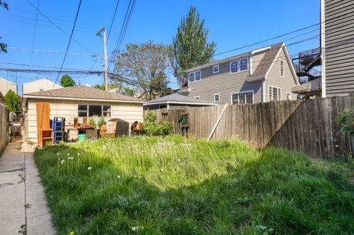 3320 Drake Ave, Chicago IL 60659-4420 exterior