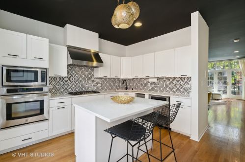 2666 Southport Ave, Chicago IL  60614-1228 exterior