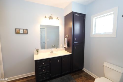 324 Lincoln Lk Ave, Lowell MI 49331-8540 exterior