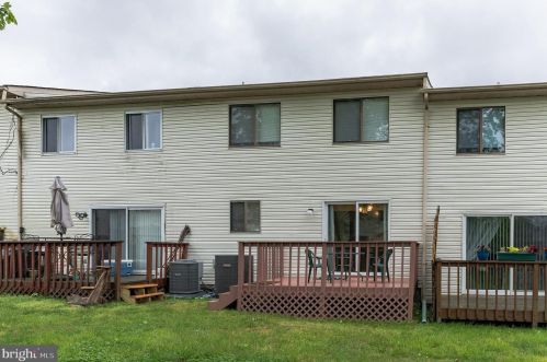 64 Liborio Ln, New Castle DE 19720-4651 exterior