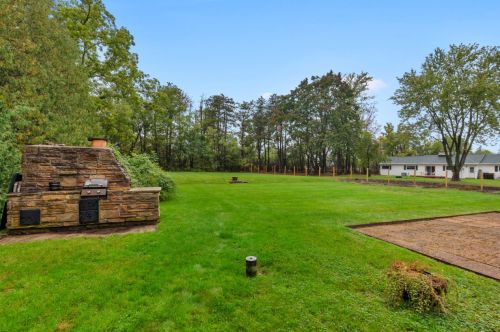 8745 Kildeer Ct, Milwaukee WI 53209-1320 exterior