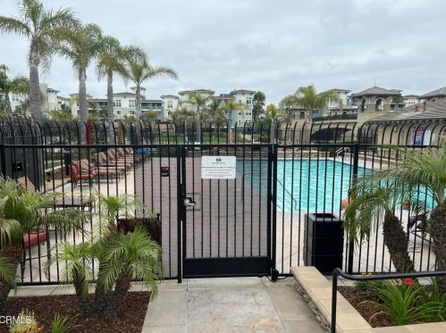 1404 Donegal Way, Oxnard CA  93035-1442 exterior