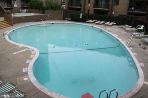 4 Monroe St, Rockville MD 20850-2519 exterior