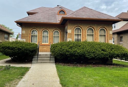 4241 16th St, Milwaukee, WI 53209-6922