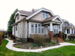 2277 Ludington Ave, Milwaukee WI  53226-2754 exterior