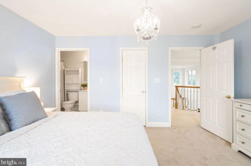 17675 Tobermory Pl, Leesburg VA 20175-7053 exterior