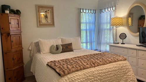 1911 Gaskins Cir, Fort Pierce FL  34952-6640 exterior