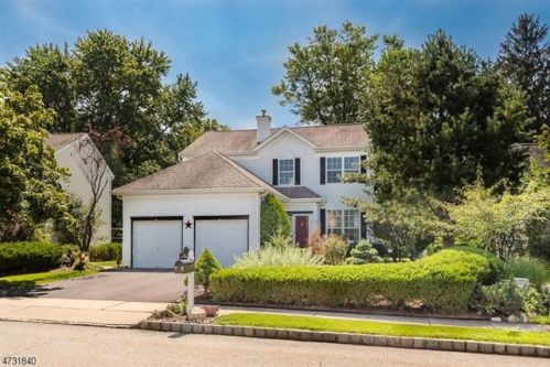 72 Saxton Dr, Hackettstown, NJ 07840-1744