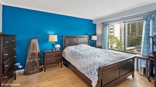 6102 Sheridan Rd, Chicago, IL 60660-2869