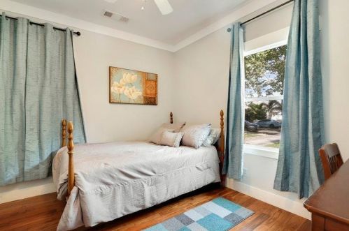 526 Flower St, Turlock CA 95380-4722 exterior