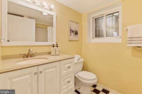 404 7 St, Washington DC 20024-2576 exterior