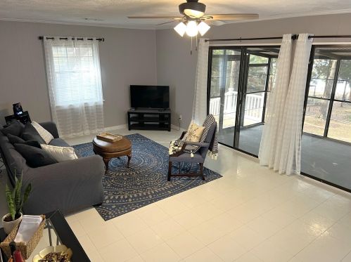 453 Squirrel Rd, Defuniak Springs FL 32433-7682 exterior