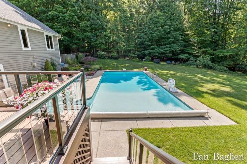 1069 Randall Rd, Meskegon MI 49441-4870 exterior