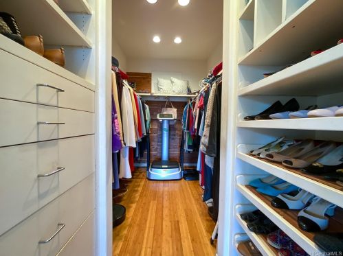 1994 Alaeloa St, Honolulu HI 96821-1021 exterior