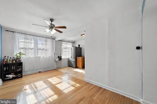 1024 Knorr St, Philadelphia PA 19111-4932 exterior